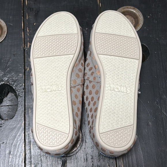 NWOT TOMS Classic Drizzle Grey/Rose Gold Foil Polka Dot Slip-Ons - Picture 12 of 13